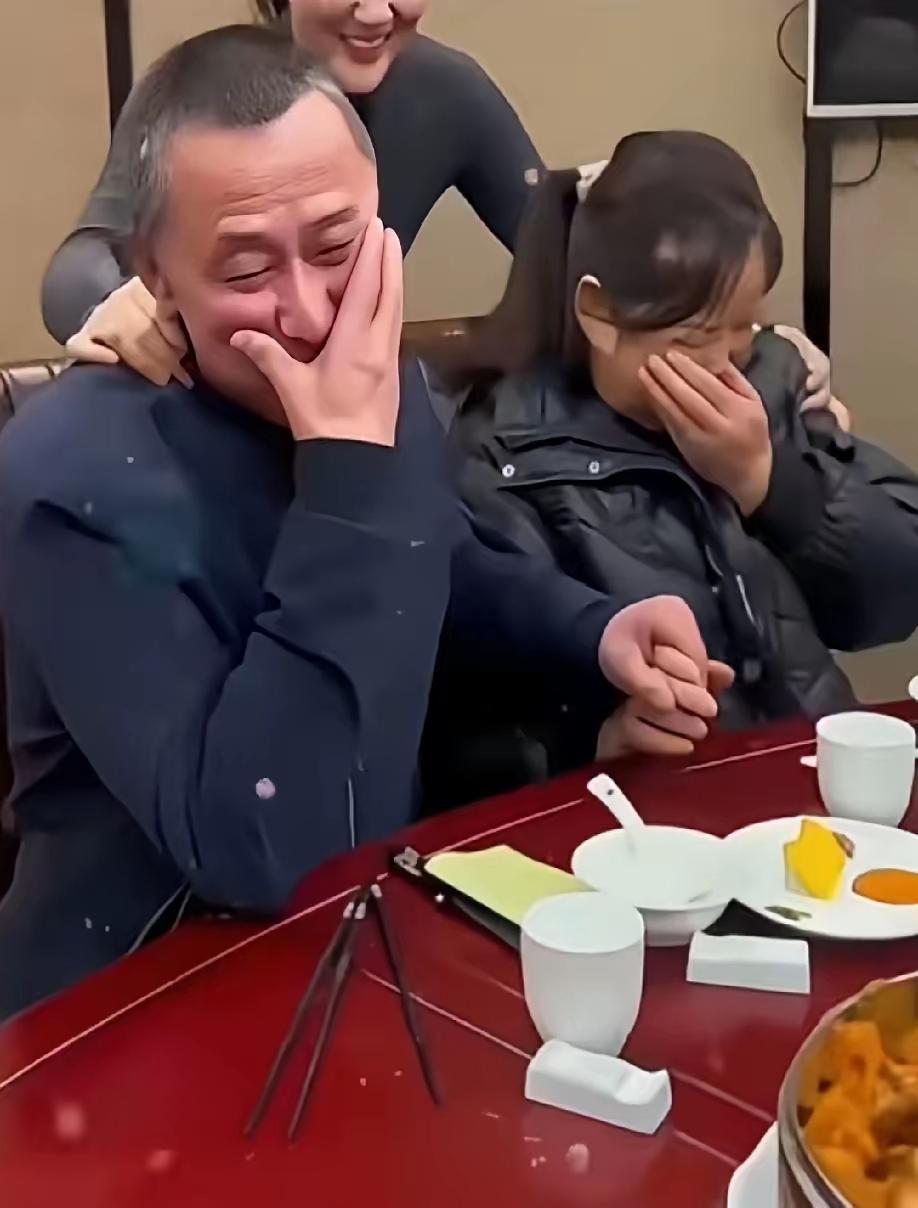 今天办了件大好事！我把寡居十年的婆婆，介绍给了老伴走了好些年的老爸，结果这俩老人