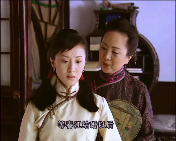 其实柳太太已经看到了小怜的优点，想让小怜当柳春江二姨太，而柳老爷却连姨太太都不打