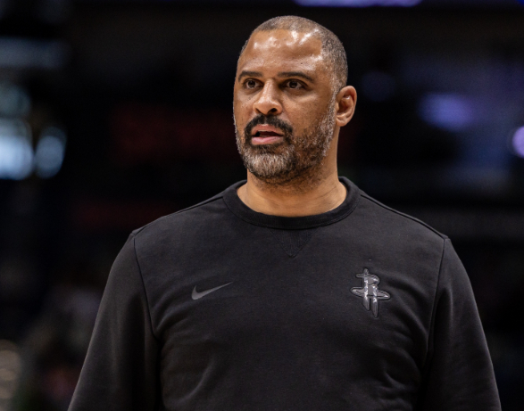 火箭目前大比分0-2落后湖人，今天乌度卡接受了采访。当被问到轮换阵容是否会有一些