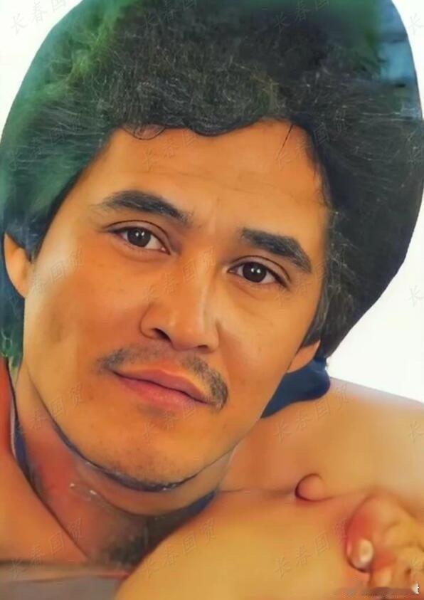 因为现在老了的陈冠希长得像赵本山。我就在想会不会年轻的赵本山长得像陈冠希。搜了一