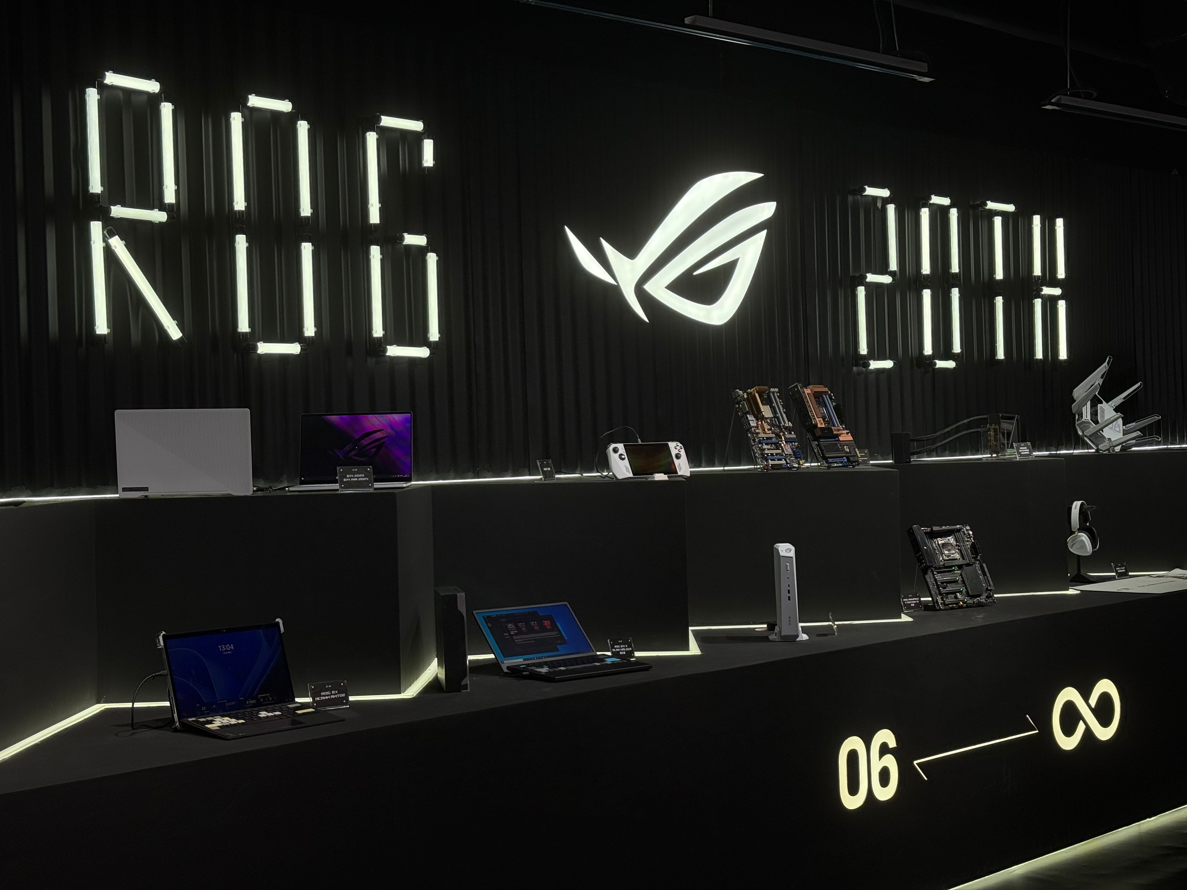 太古汇 ROG20 周年展厅还挺好逛的，持续到7月19号结束，之前很难买到的限定