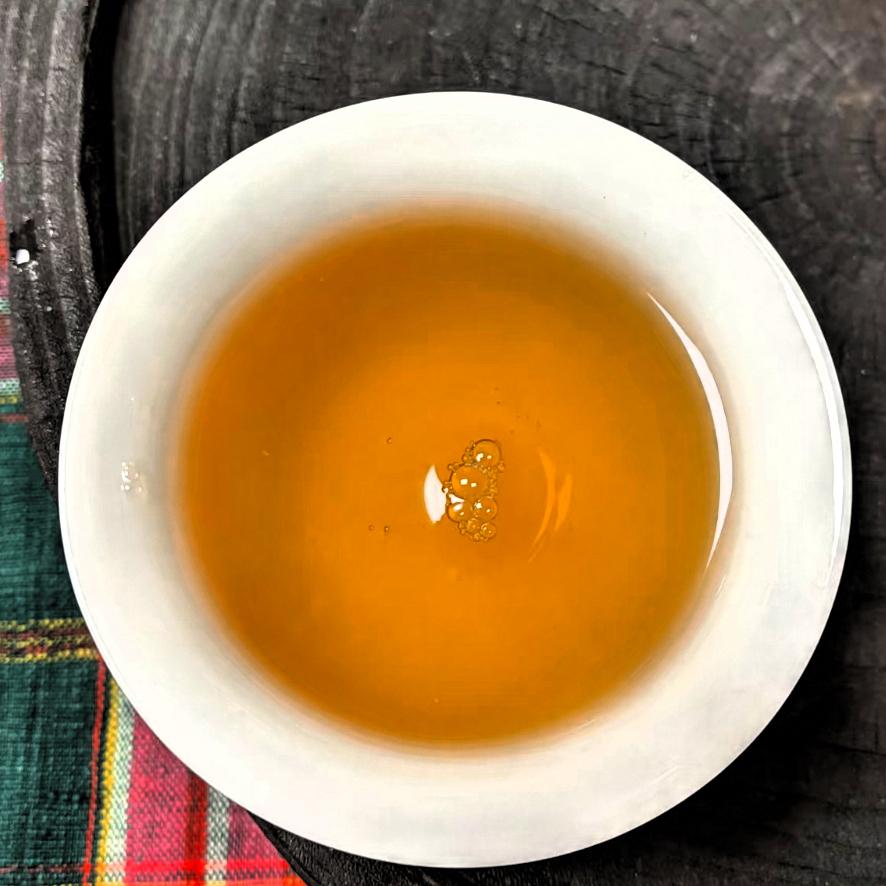 粗茶养人，细茶伤人”，民间老话，有它的道理。讲的是茶叶老嫩要适度、滋味要平和，过