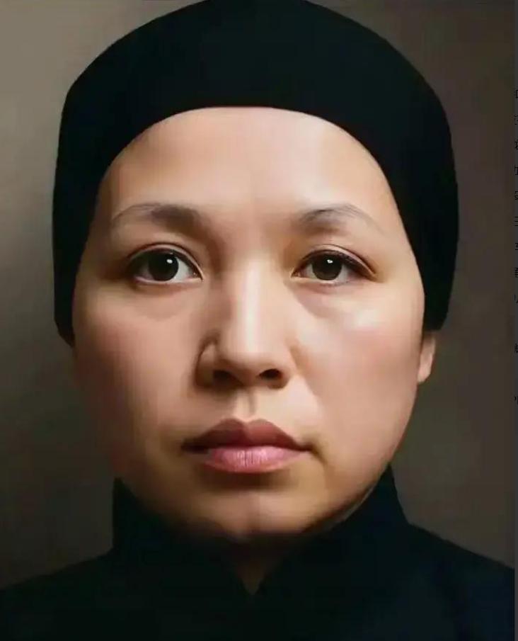 韶山滑油潭的山道间，文七妹携年幼的伟人赴外婆家，忽遇一只斑斓猛虎蹲踞半山，距母子