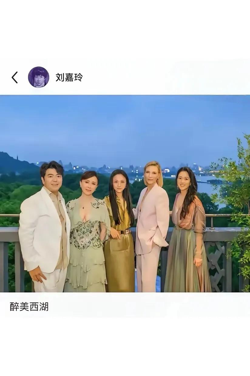 刘嘉玲发照片了，大家快来围观，就在刚才，刘嘉玲突然发了一张照片，最新出炉的照片。