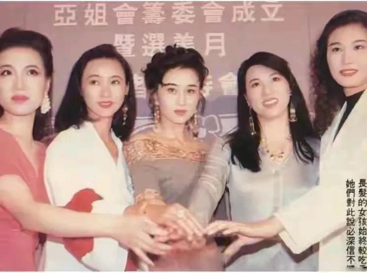 利智单看脸也是出众的，再看身材那就无敌了，所以，利智的美是独一无二的，无人能及。