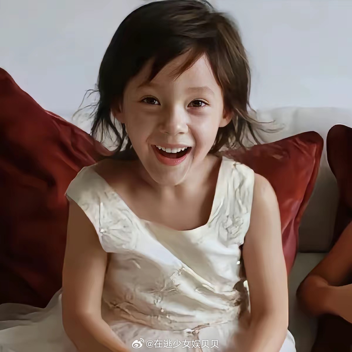 谷爱凌成长记，这是她小时候的留影，图一为她与外公外婆的合影，整体长相方面，还是很