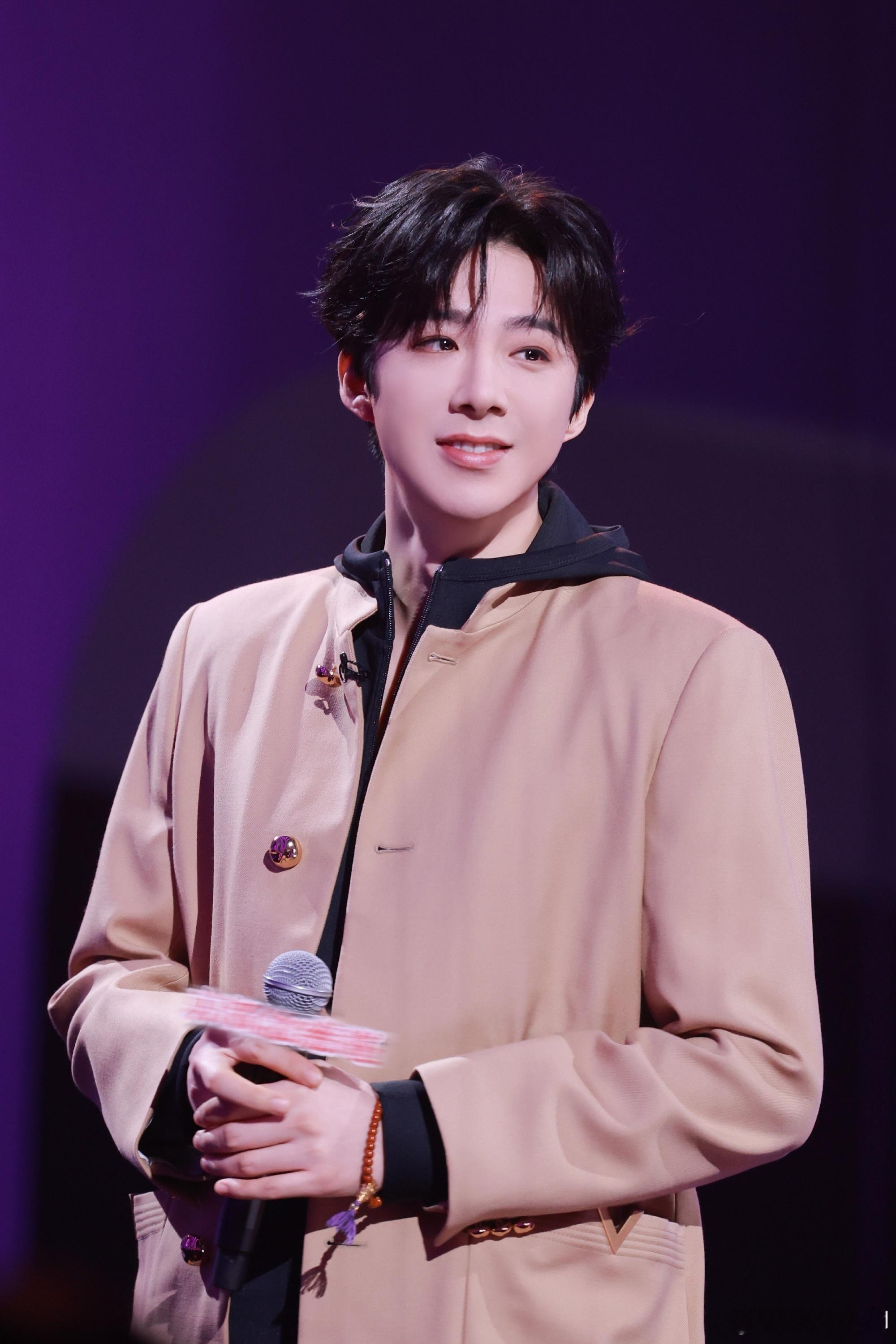 刘宇宁的2025巡演 🐾刘宇宁玫瑰丛生 🐾摩登兄弟 老大，今天辛苦了，愿你枕