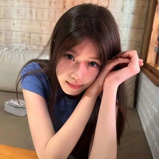 𝑾𝒆𝑪𝒉𝒂𝒕｜质感女头｜ins风头像｜经典款｜耐看型｜无水印 