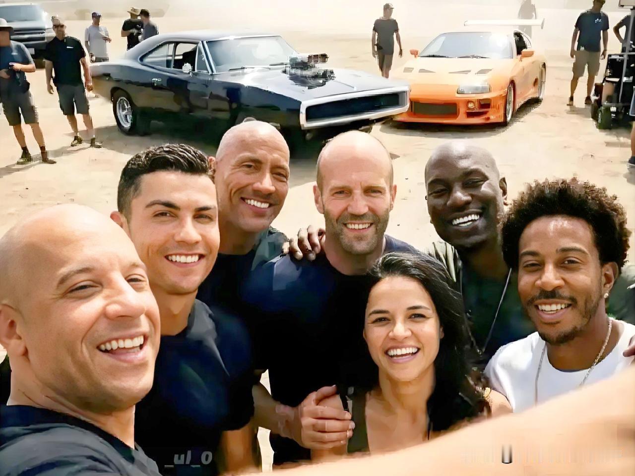 一个好莱坞，一个宝莱坞。
两位大佬都在另一个战场上暗中较劲...你行！我也行！