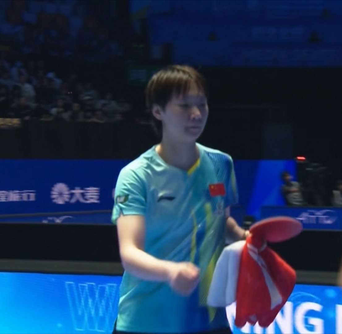 这次又换了小红巾 