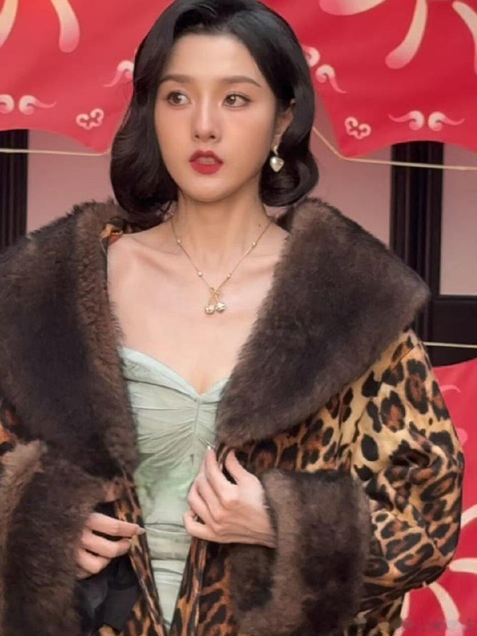 杨紫宋祖儿华伦天奴活动生图状态杨紫宋祖儿活动生图状态 杨紫宋祖儿华伦天奴活动生图