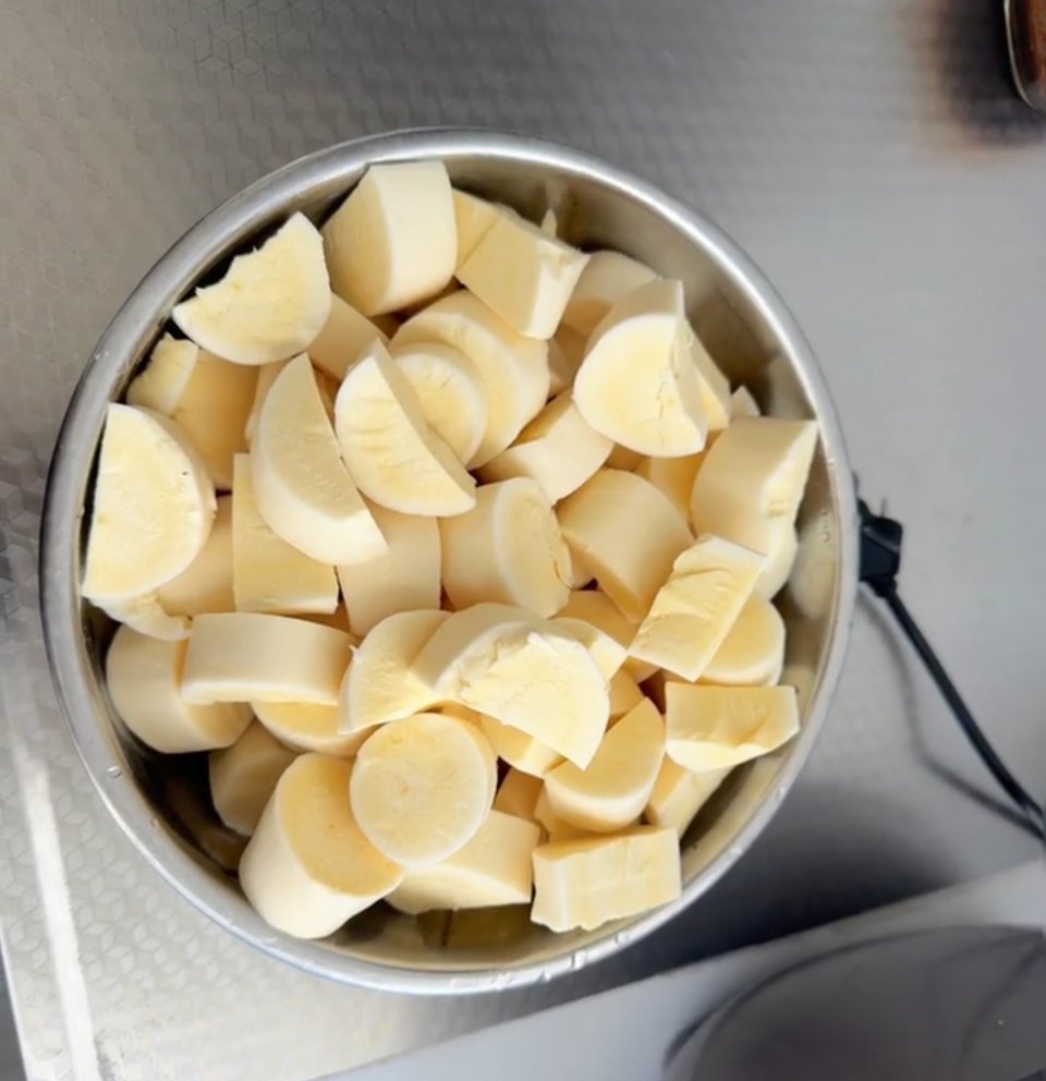 木薯糖水中毒要泡水，要泡水，要泡水！重要的人事情说三遍！泡水完，放水里煮10分钟