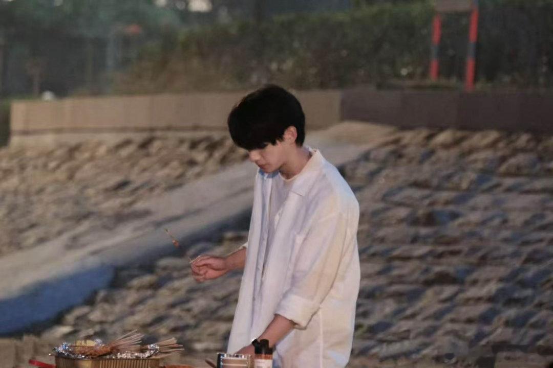 姚琛和印尼站哥全障碍交流旅行里最有意思的意外莫过于此！姚琛抵达巴厘岛和接机站哥相