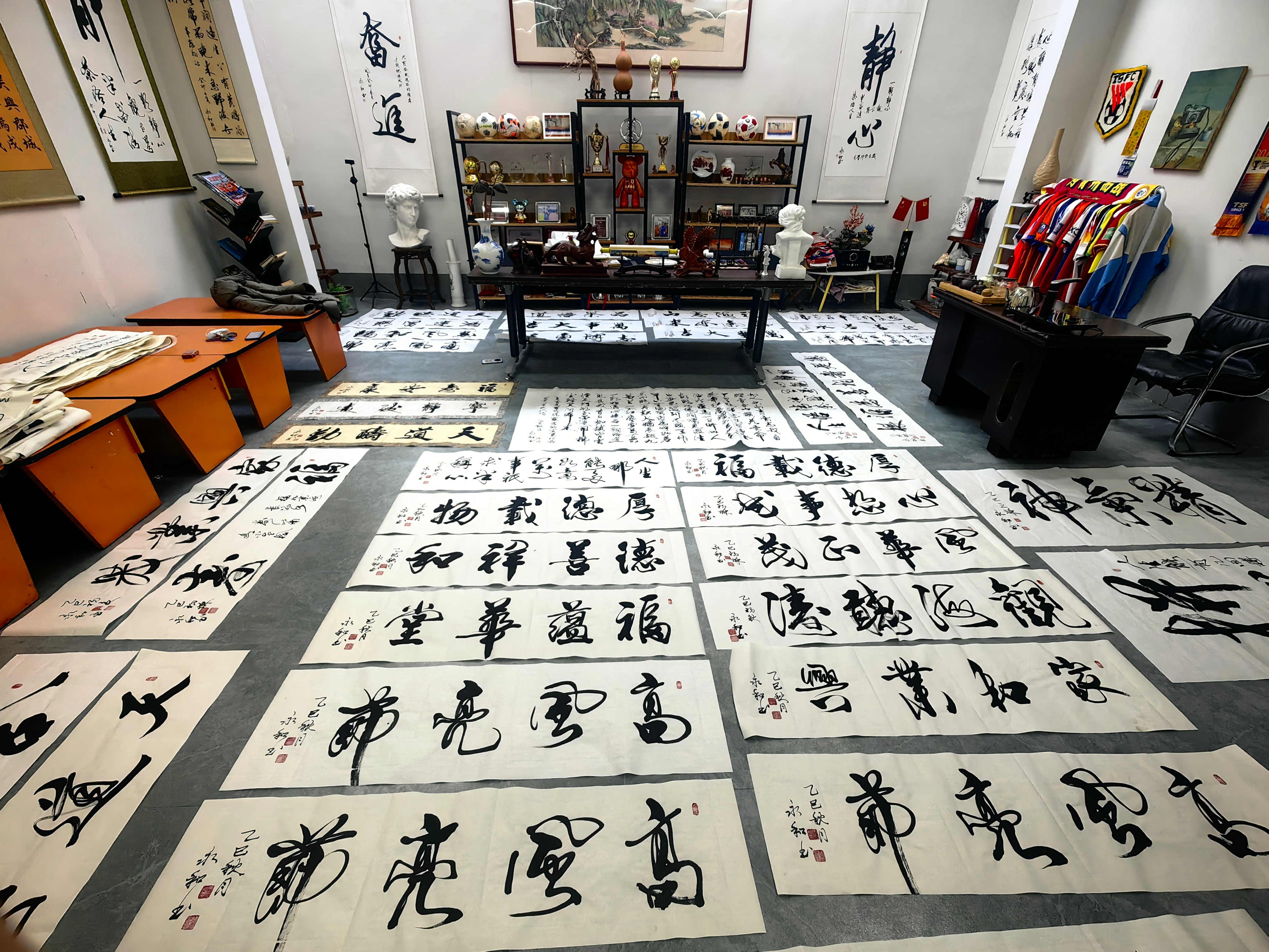 父亲版书法作品，有喜欢的联系我，低价出售。 