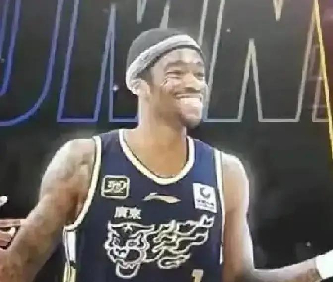 广东队把CBA的“砸钱迷信”打碎了。
 
别人拼命抢大牌，他们只挑能跑能防肯干脏