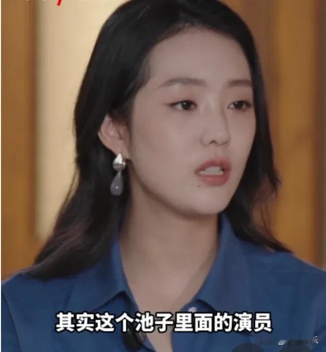我说实话，以前提起徐艺真，脑子里就仨字：短剧女王。

但昨天刷到她一句话，挺戳人