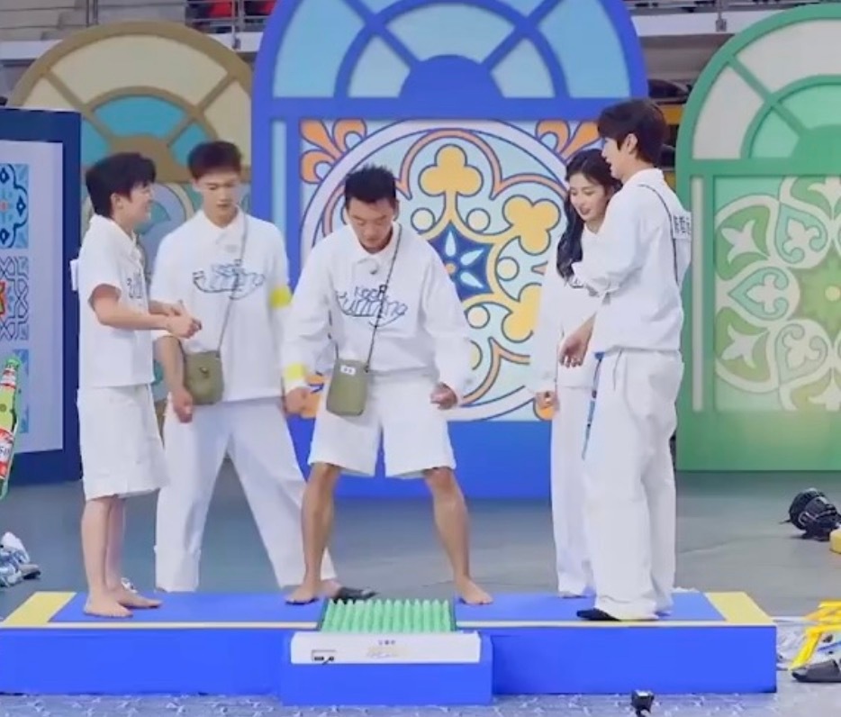 和姚译添的跑男聊添记录奔跑吧 你以为跑男是跑出来的？其实是聊出来的、添出来的、一