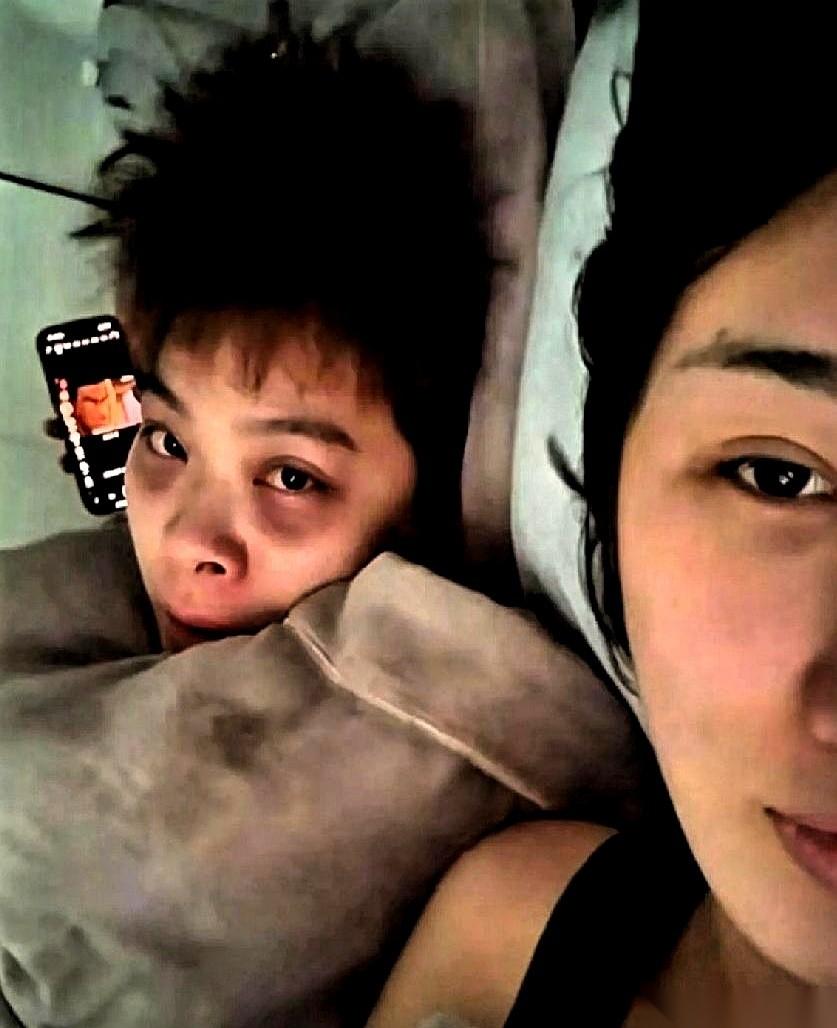 浙江这对情侣，把家门反锁，手机调成静音，整整几个月没去上班。
男生先丢了饭碗，没