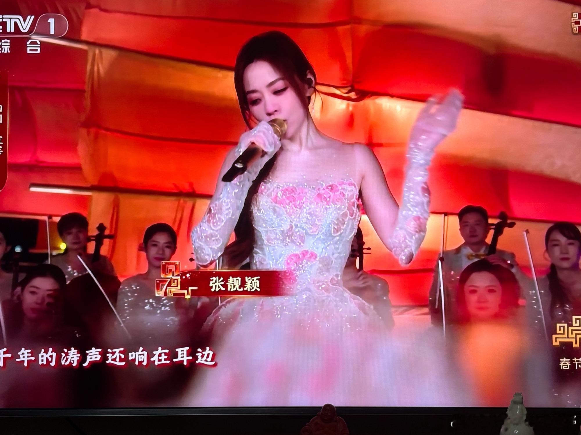 张靓颖好会唱 张靓颖不愧是专业歌手来的！春晚春晚段子大考