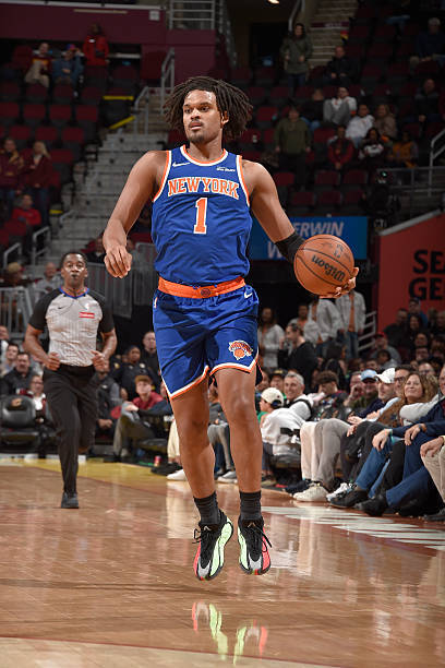 尼克斯更新伤病名单，沙梅特（颈椎扭伤）出战成疑。麦克布莱德（骨盆肌群手术）、狄龙