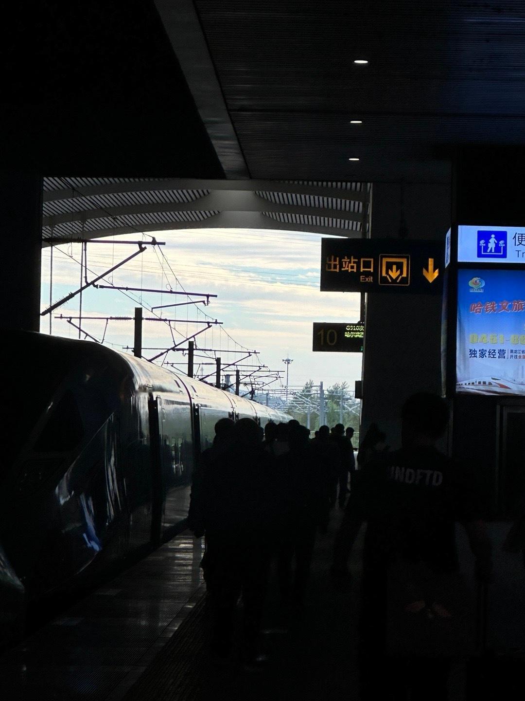 最近好忙碌😷从韩国直飞尔滨参加好朋友婚礼当伴娘 全程跟下来婚礼流程真的好累 但