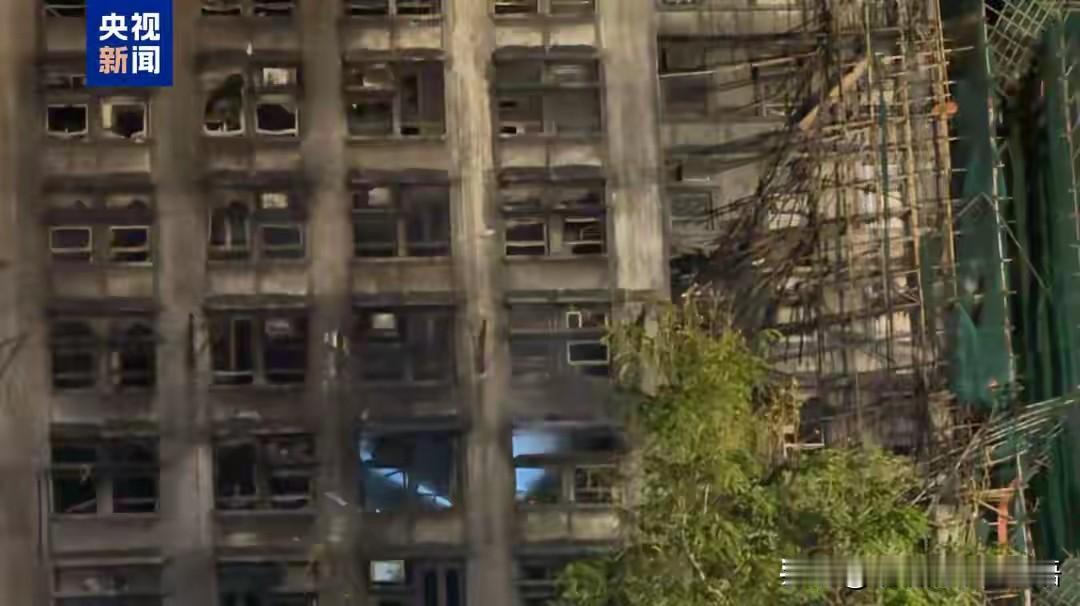 香港火灾已致75人死亡！
昆明铁轨已致11人死亡！

11月27日，在同一天发生