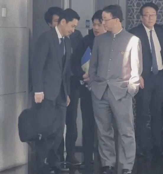 11月21日，据社交媒体报道，近日，外交部亚太司刘司长与日本亚太司会见场面传遍世