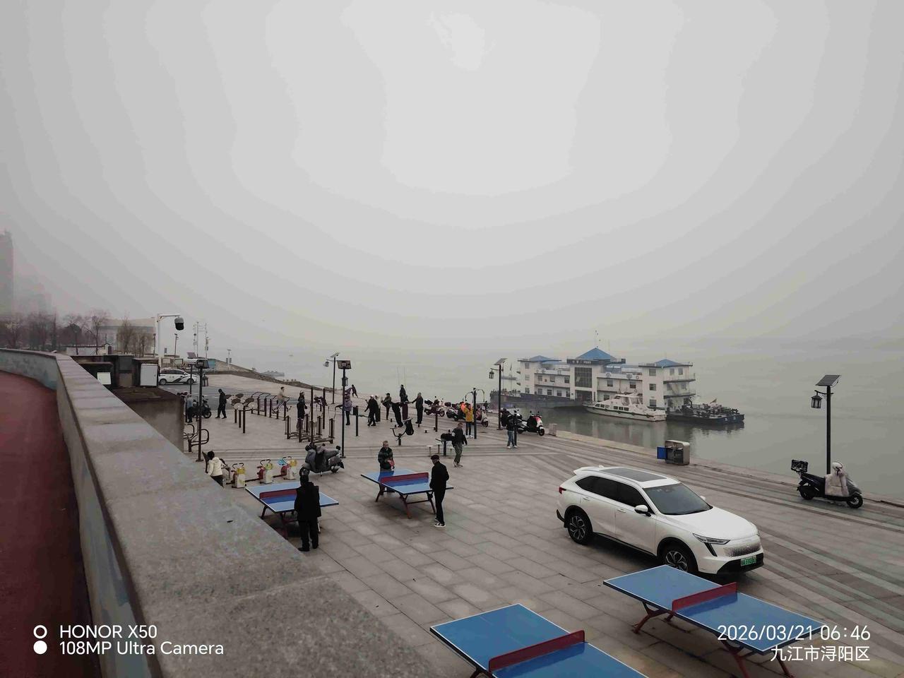 我的今日状态：😁轻松愉快
我这里的天气：🌤️多云3月21日长江岸边晨练打卡