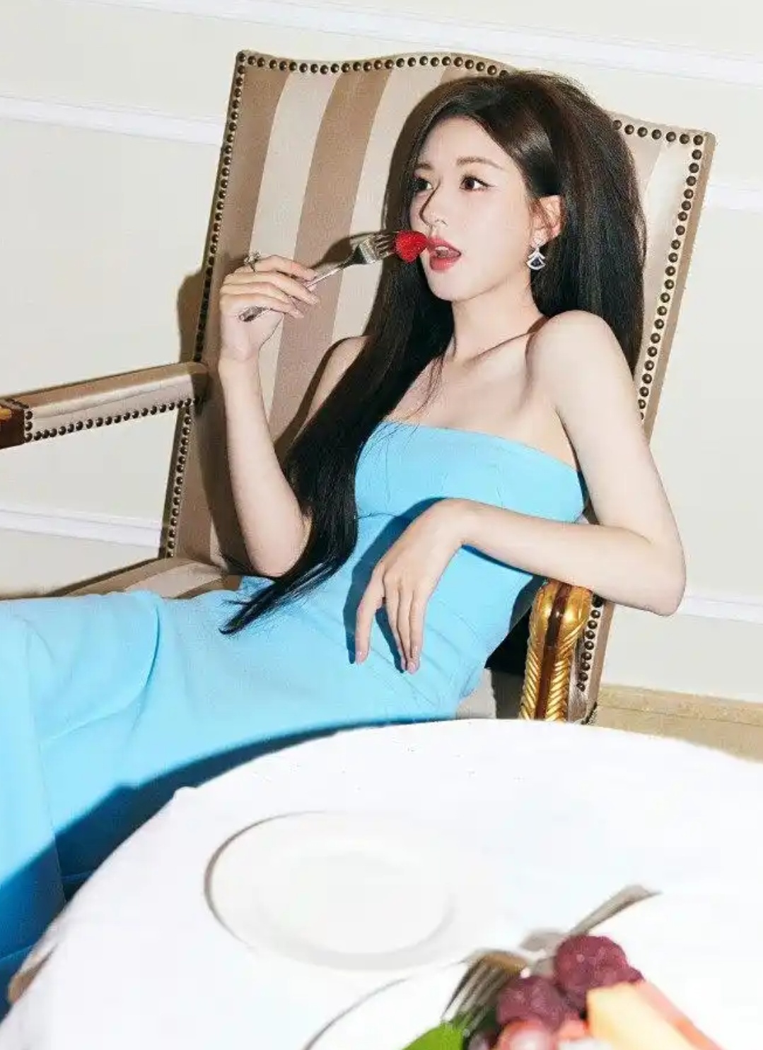 银河酷娱否认殴打辱骂赵露思我不信公司的说法！[哈哈]去年十二月爆出来挨打，现在2