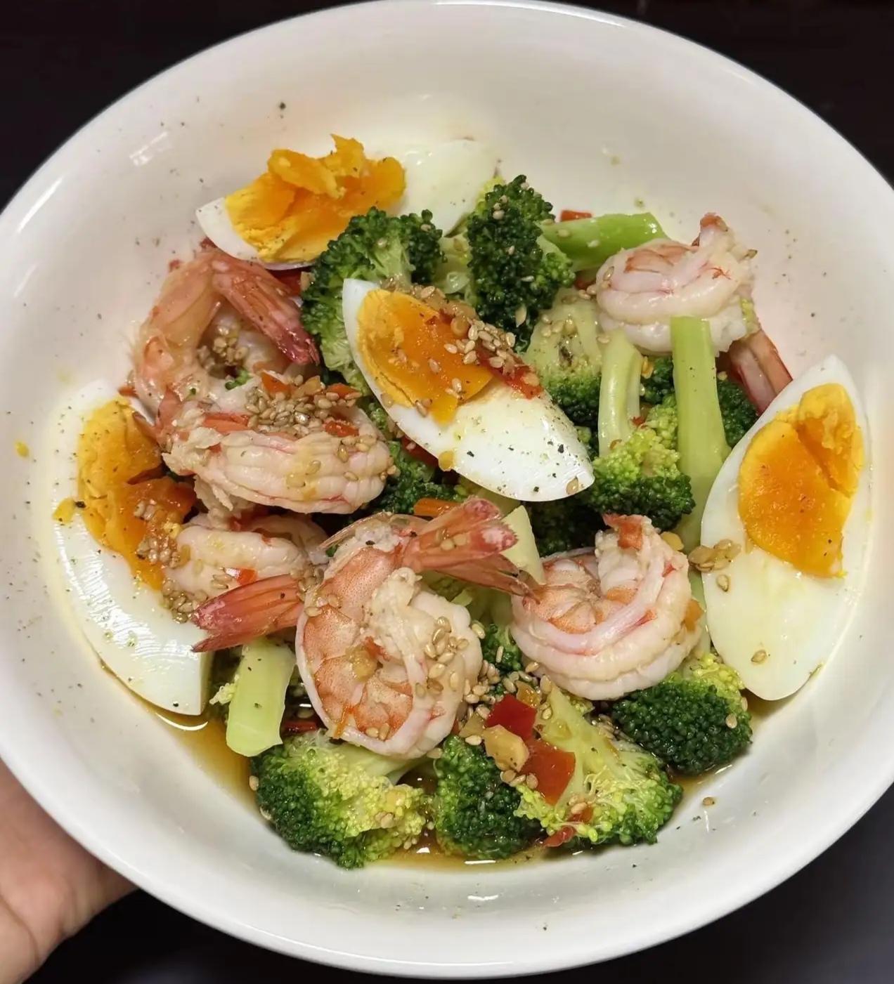 自己做减脂餐的快乐真的会上瘾！
        为了瘦到100斤，我坚持了十几天