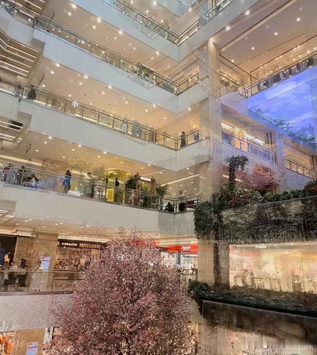 曾坐拥400余家
门店年销8.5亿，善待
上千员工实体老板，结局令人唏嘘
 
不
