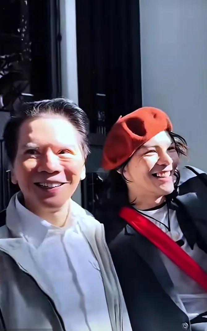 向佐最终还是没舍得理发，枉费向太给你预约理发师，送一万多的香奈儿作为定金，都没能