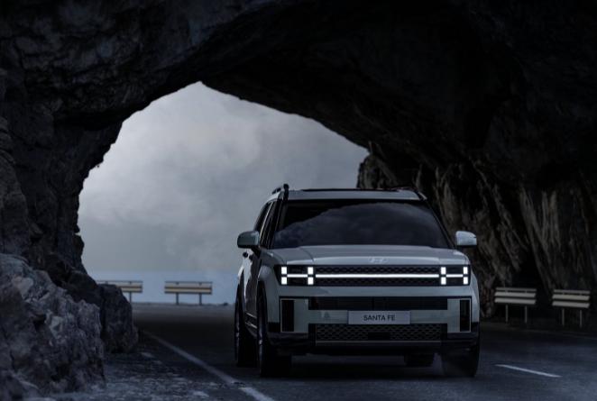 全新一代现代胜达曝光了，外观内饰真的是大改啊，完全看不到现款车型的影子，但有人说