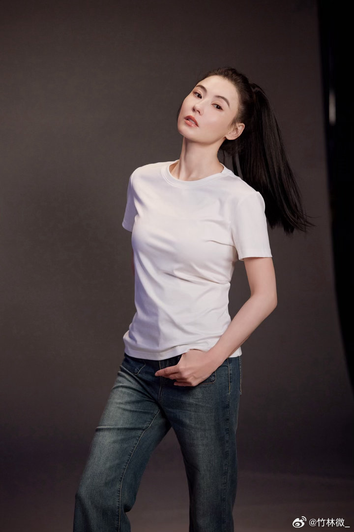 张柏芝线下活动状态超绝张柏芝线下状态也太好了吧！优雅又大气，颜值一直在线，越看越