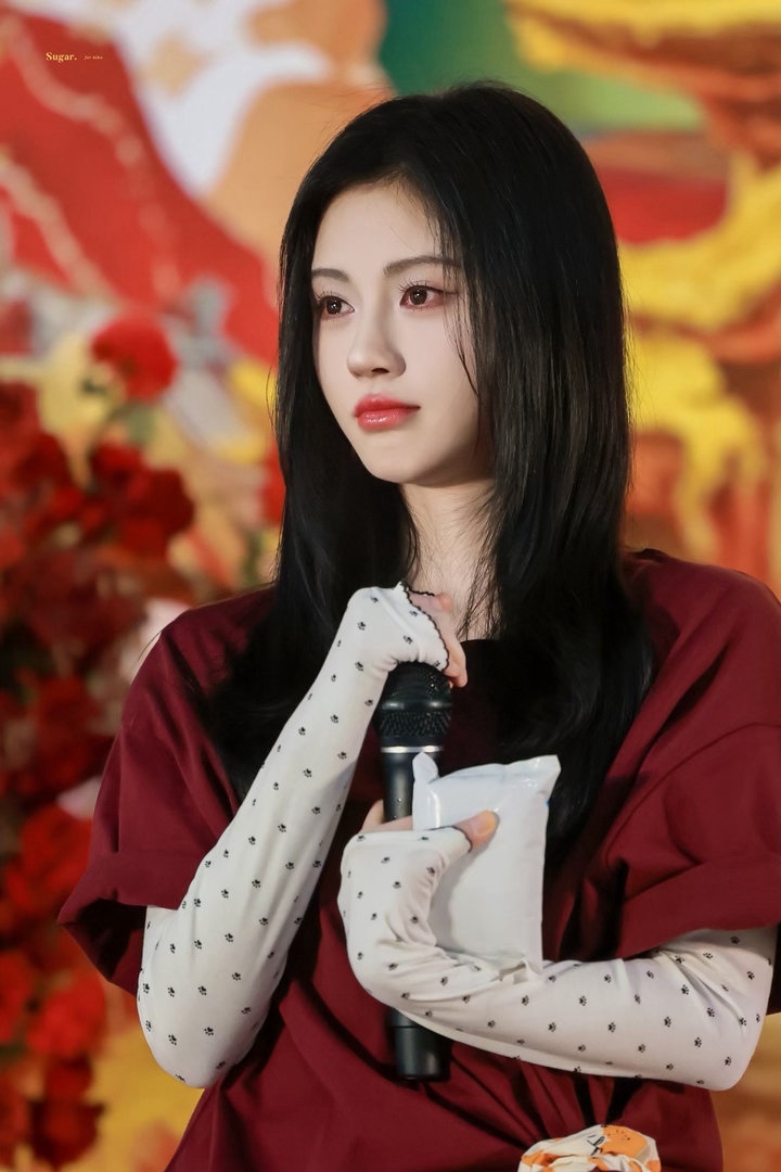 jjy鞠婧祎万花世界 jjy 鞠婧祎苏绿夏  你在左邊 我緊靠u ₊˚⊹ ୨୧ 