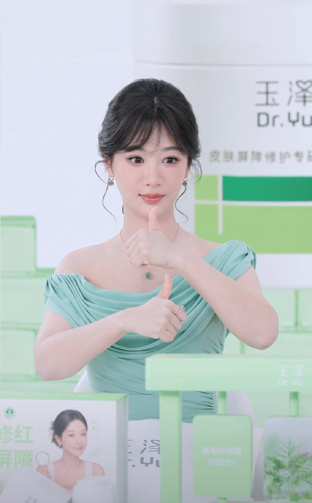 杨紫直播皮肤状态 杨紫这次直播不仅状态在线，分享也很有内容感。回忆拍摄《生命树》