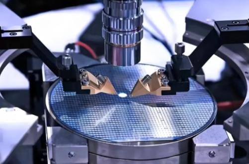 “美利坚：绝不允许，使用美国技术的光刻机，卖给中国。
 
中国：绝不允许，使用中