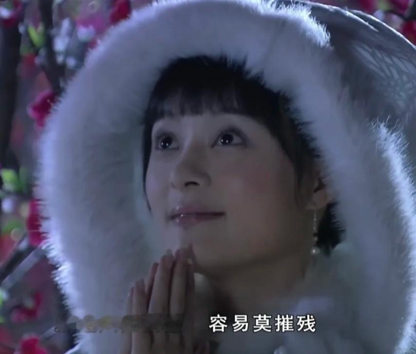 邓为在山洞里拜什么呢邓为在地下洞穴一直在双手合十，虽然一直在好奇的左看右看，但是