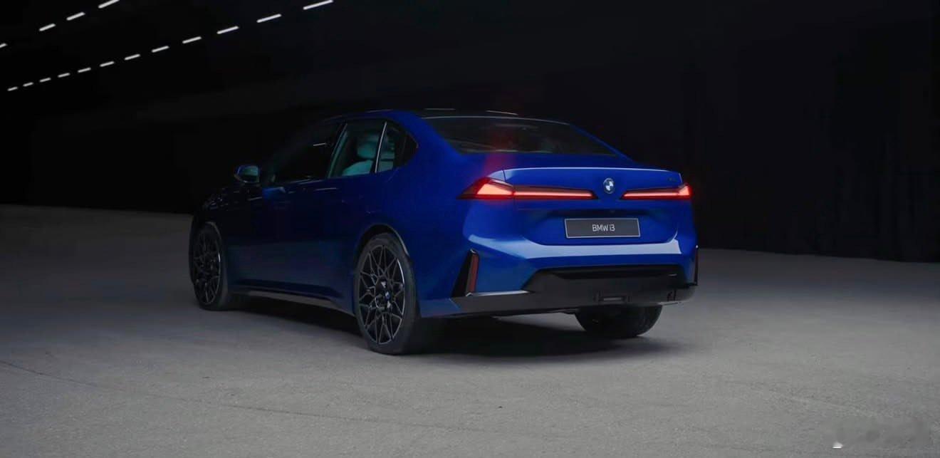 全新宝马i3提前泄露，直接把Vision Neue Klasse概念车干到量产，