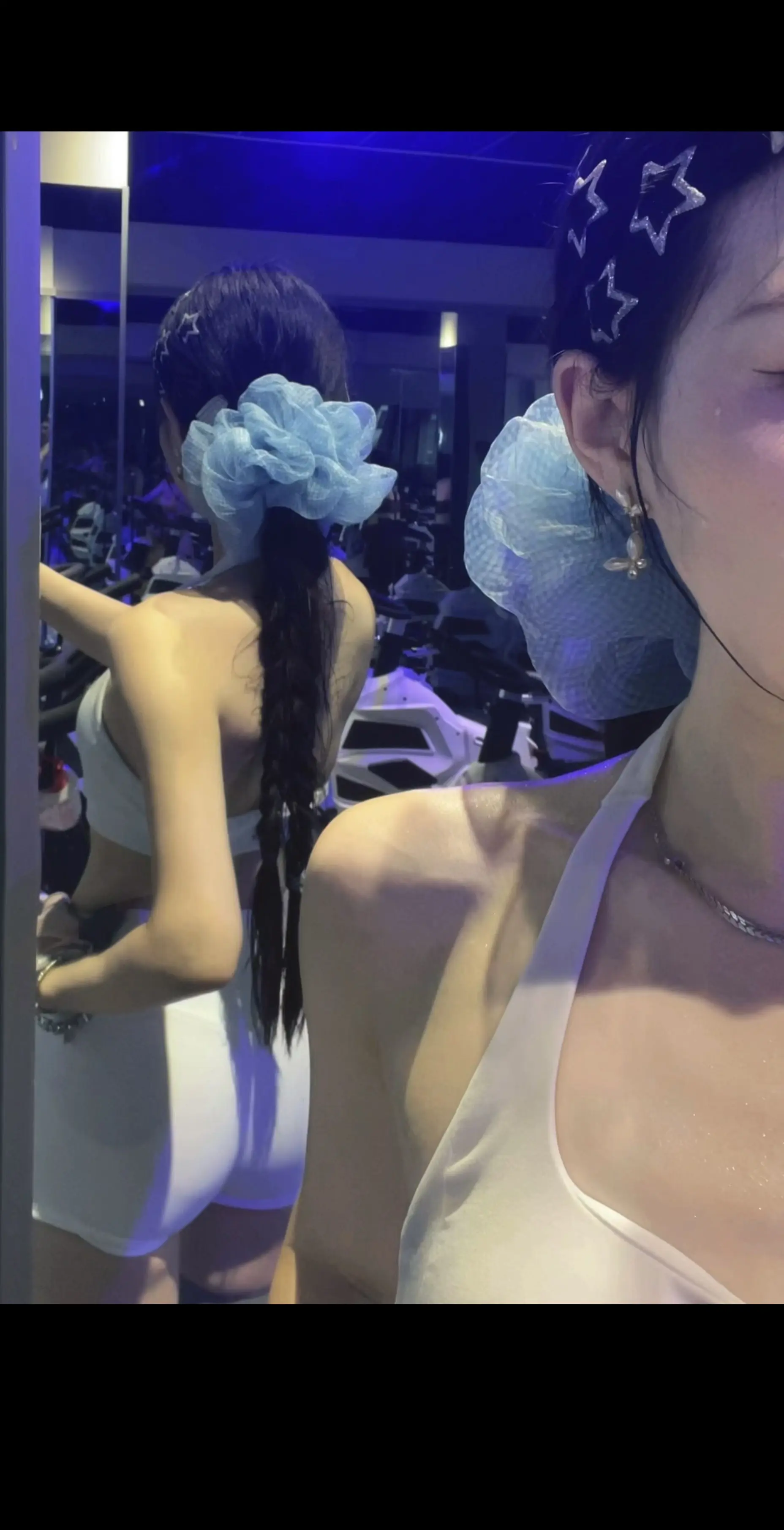 我家境没她殷实 ，你选她吧，她能帮上你 ，没钱不耽误好男孩