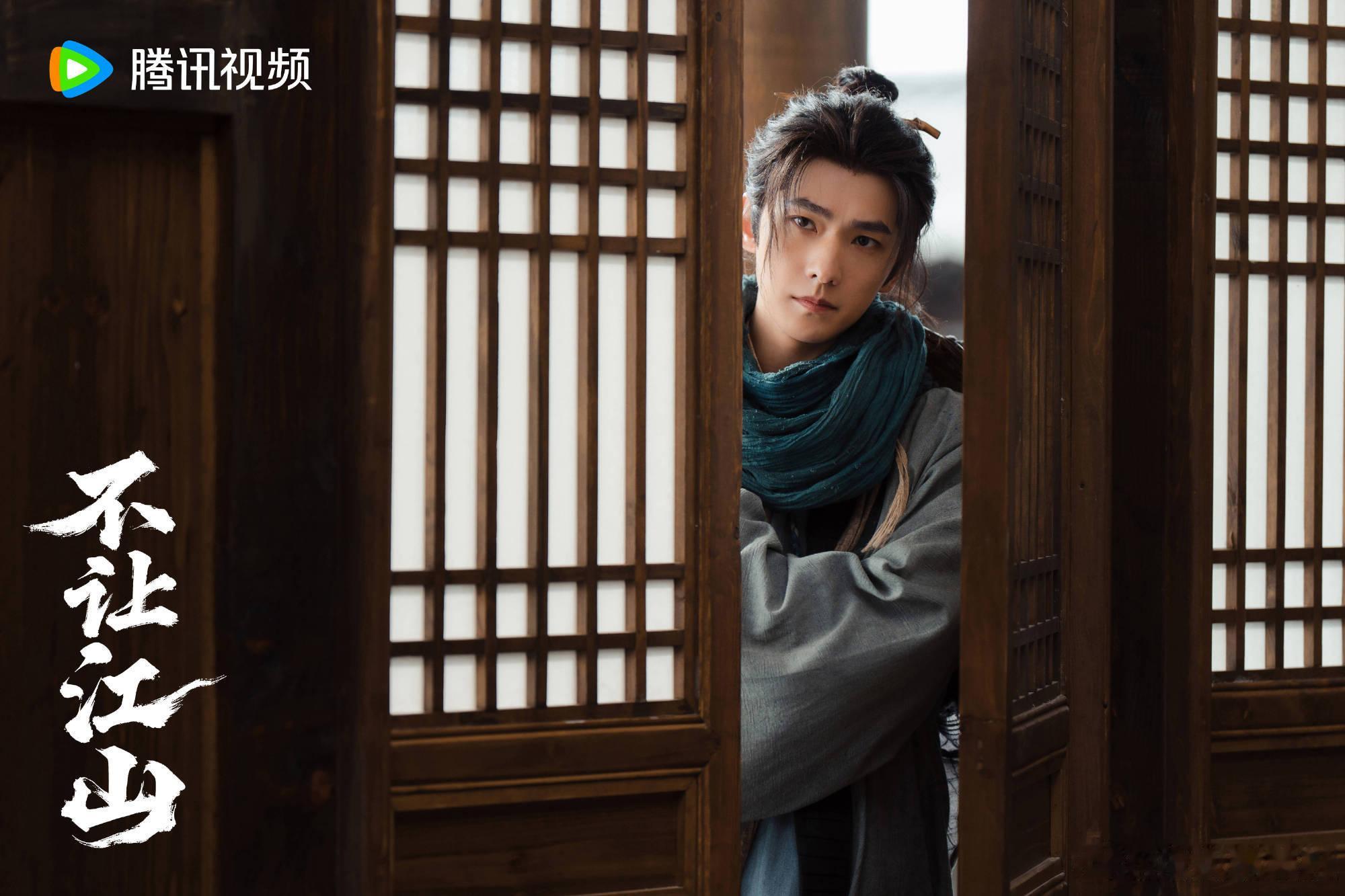 杨洋杨洋三个pose帅出框了 杨洋带着《不让江山》亮相，三个pose直接帅出框?