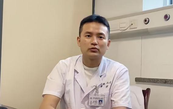 “简直就是禽兽！”2022年，湖南农民张爱国因直肠癌做了大便改道手术。谁知，他痊