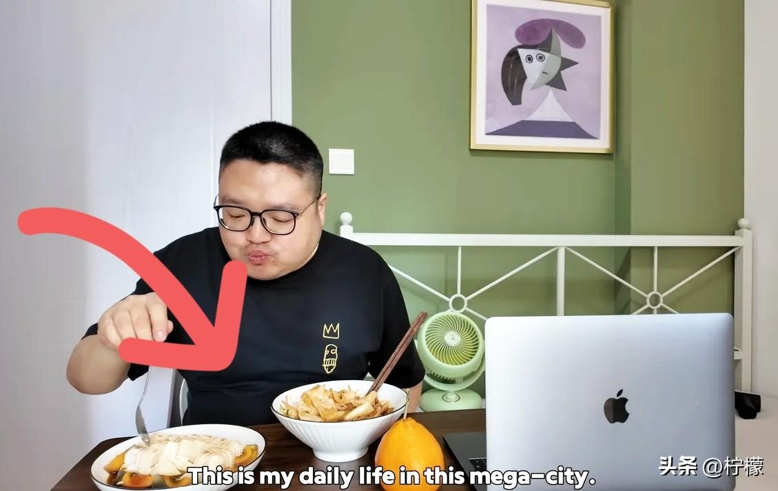 最近有个叫Zaza的
中国博主在油管上彻底杀疯了。没团队，没特效，就靠在几平米的