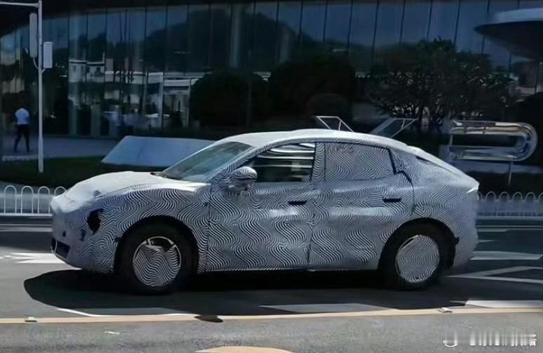 传闻这是MONA系列的SUV，那 ...一定是颜值、价格、销量炸裂上天的存在小鹏