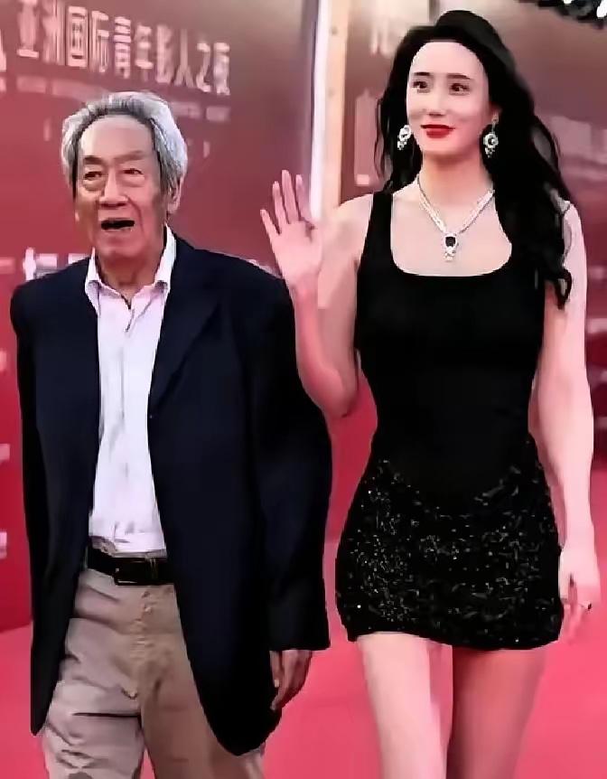 79岁，王奎荣把自己名下北京一套140平的房子，加上卡里两千多万现金，全转给了小
