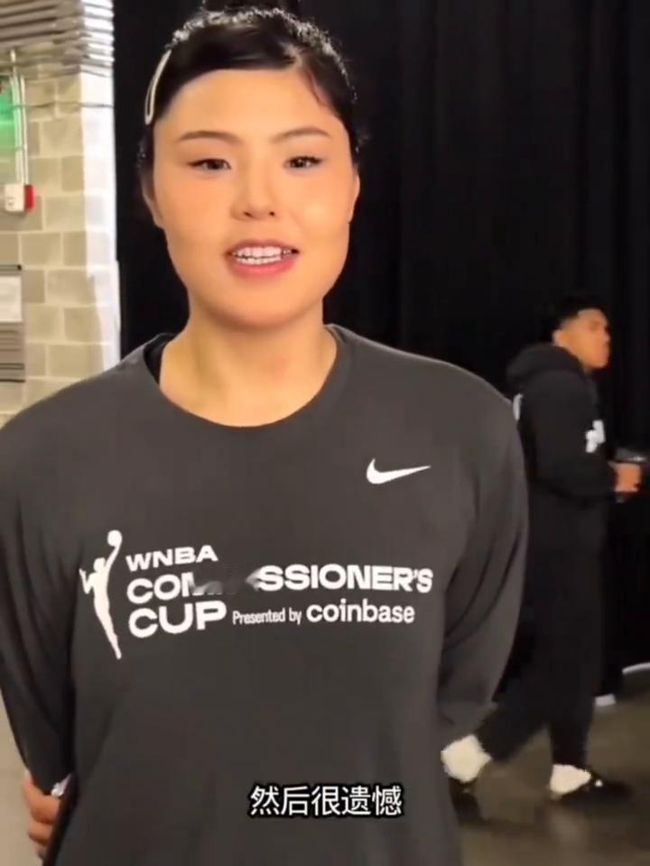 哈喽大家好，我是李月如。我也想跟大家汇报一下我的最近一切都还好，很遗憾没能和姐妹