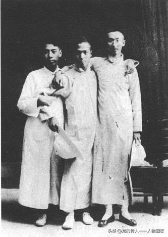 五四运动中，天津学生联合会部分领导人合影，左起周恩来、李宝森、谌志笃。