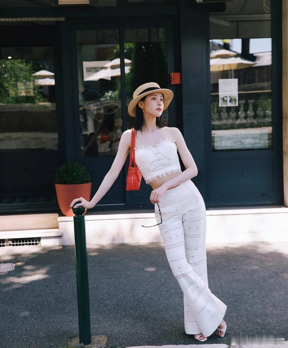 陈都灵也算是跳出舒适圈了吧 ​​​