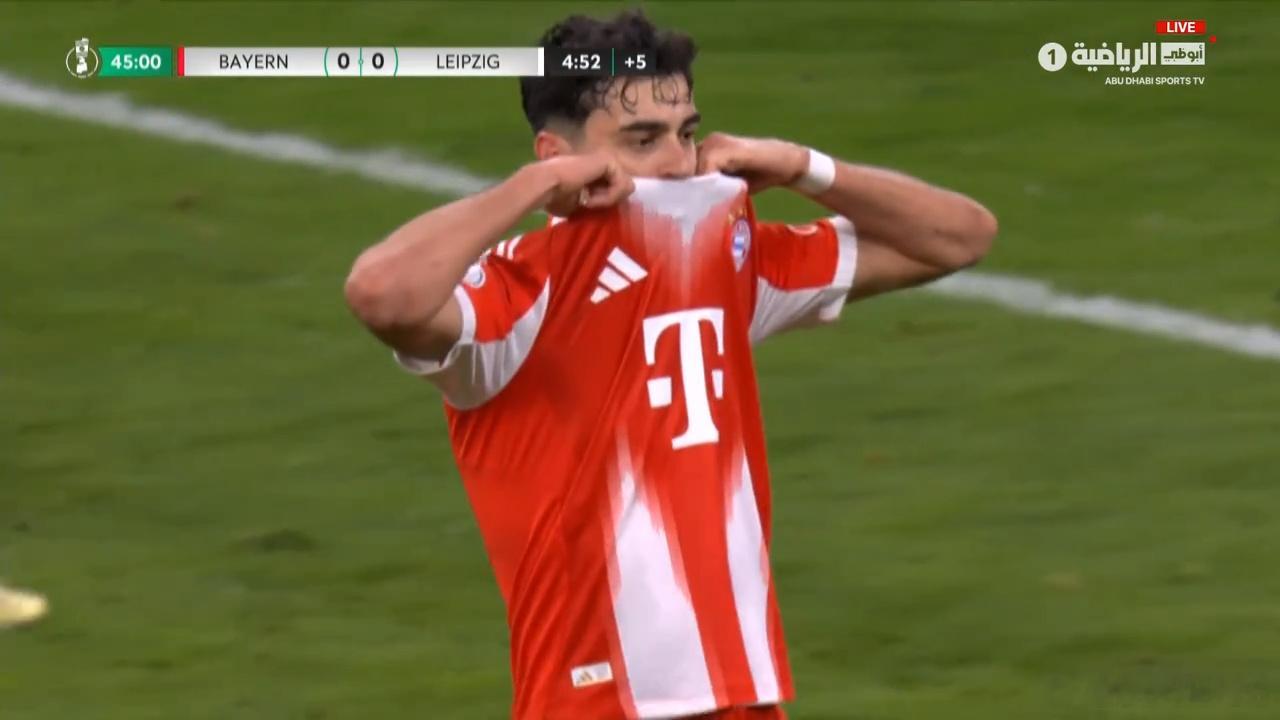 45+4分鐘，帕夫洛維奇非常漂亮的射門，可惜被對方門將撲出❗❗❗ 