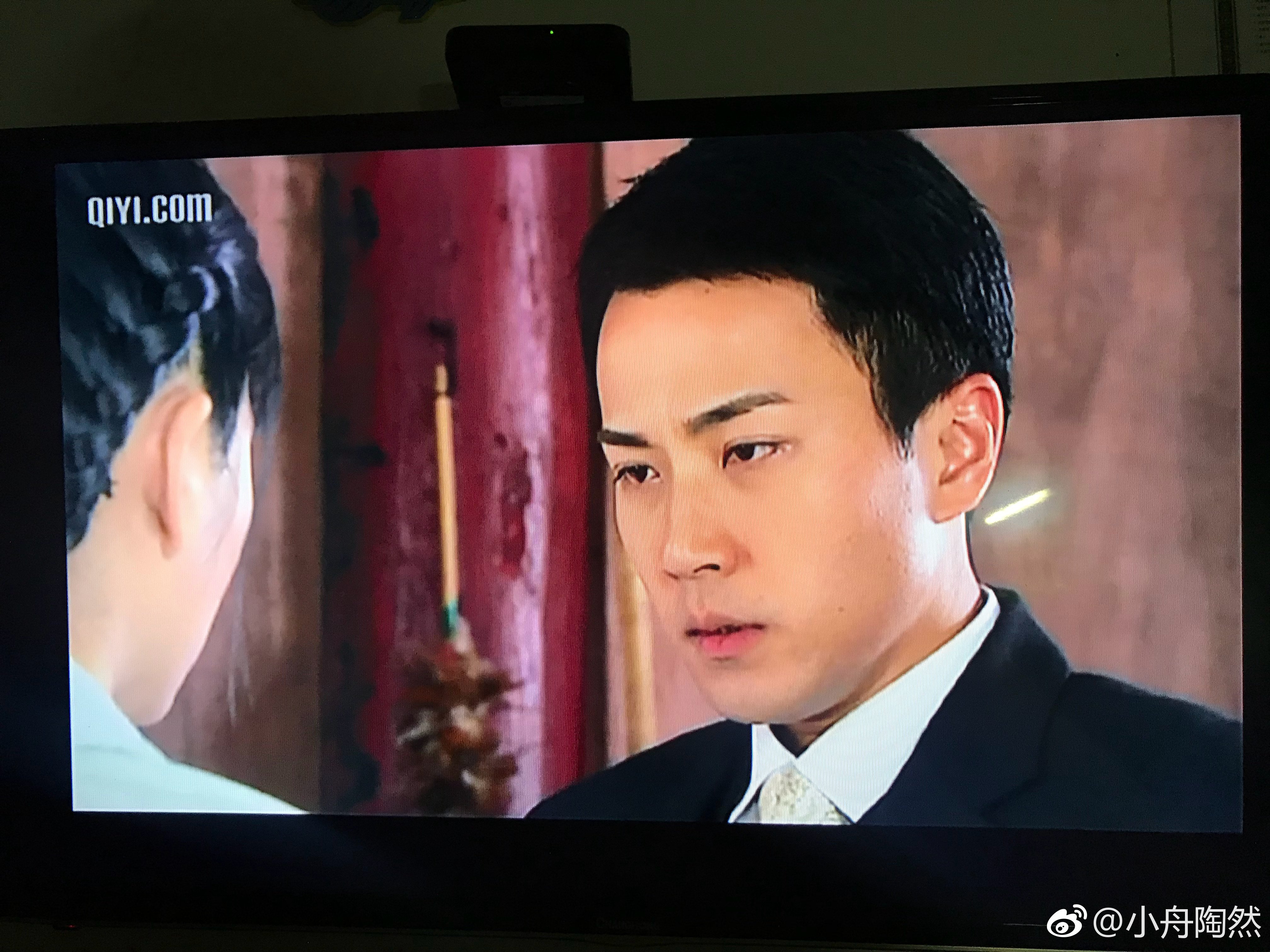 回家看到老人正在看“娘妻”，刘恺威要一个表情撑起一部剧么？演技好尴尬 ...